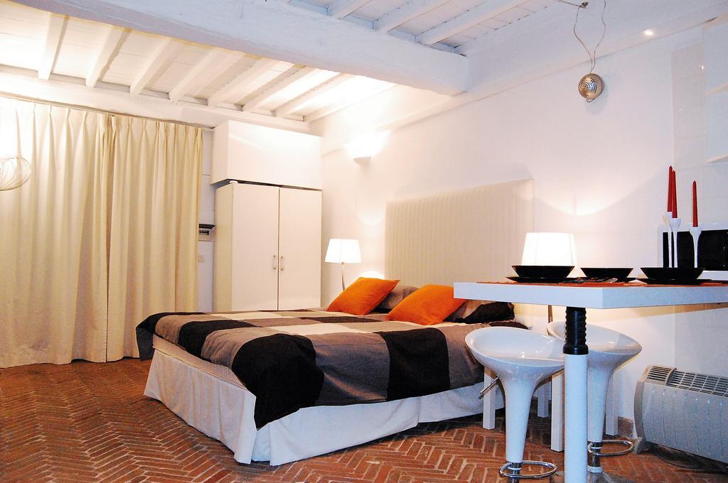 Bernini Apartment Navona Rome Room photo