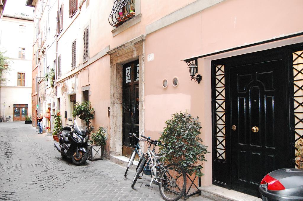 Bernini Apartment Navona Rome Room photo