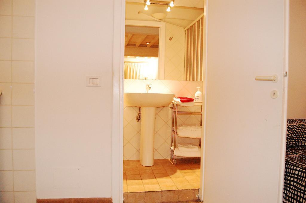 Bernini Apartment Navona Rome Room photo