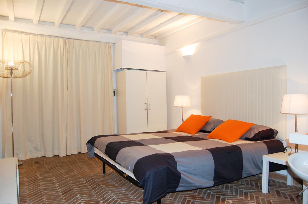Bernini Apartment Navona Rome Room photo